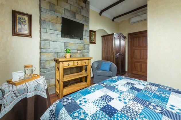 Tri Mushketyora Hotel - Photo2