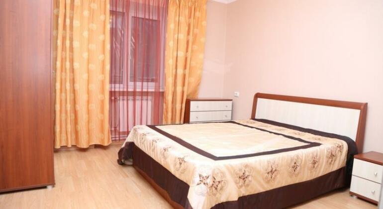 Spacious Apartment on Chernyshova