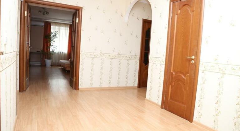 Spacious Apartment on Chernyshova - Photo3