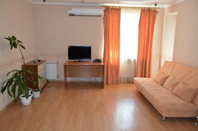 Spacious Apartment on Chernyshova - Photo4