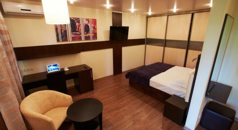 Central Mini Hotel - Photo4