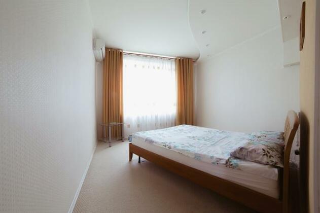 Five Stars on Lenina 68a