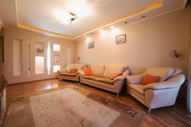 Five Stars on Lenina 68a - Photo4