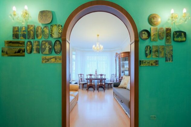 Modern Vozle Ploschadi Revolyutsii Apartments - Photo2