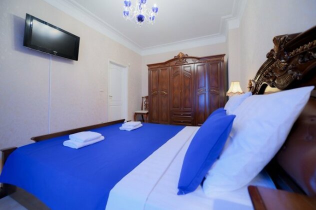Modern Vozle Ploschadi Revolyutsii Apartments - Photo4