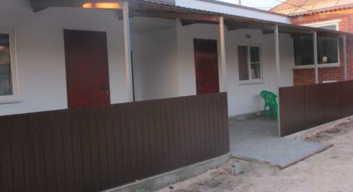 Na Dolzhanskoy Guest House