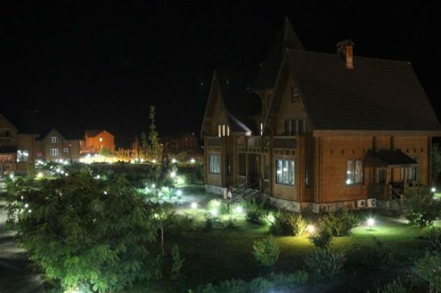  Photo 1
