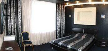 Dukat Hotel on Ibragimova - Photo4