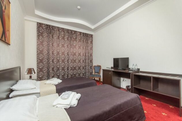 Hotel MANO - Photo2