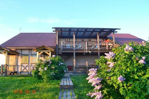 Ostrov Cottage Village