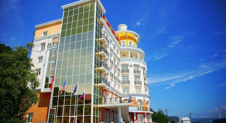 Mayak Hotel Listvyanka