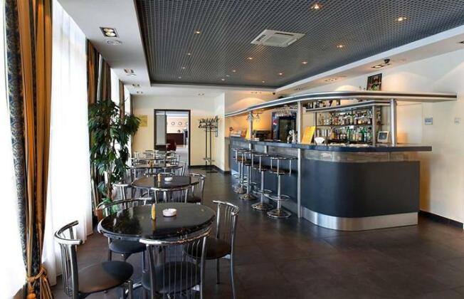 Aeropolis Hotel - Photo2