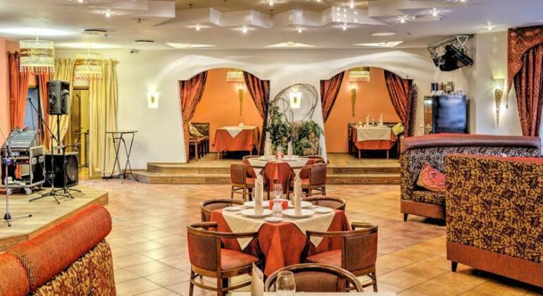Alexander Club Hotel - Photo4