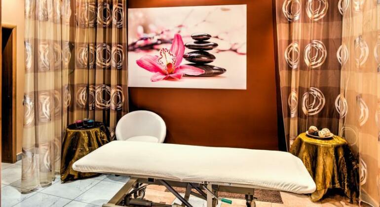 Alexander Club Hotel - Photo5