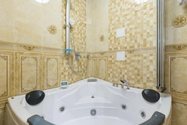 Apartment on Novoryazanskaya with Jacuzzi - Photo2