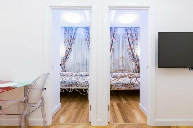 Apartment on Novoryazanskaya with Jacuzzi - Photo3