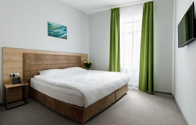 Custos Riverside Hotel - Photo2