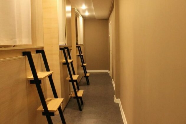 Dad and Cat Capsule Hotel - Photo3