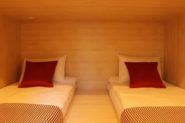 Dad and Cat Capsule Hotel - Photo4