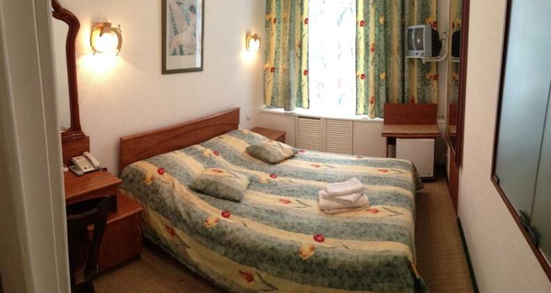 East-West - Photo2