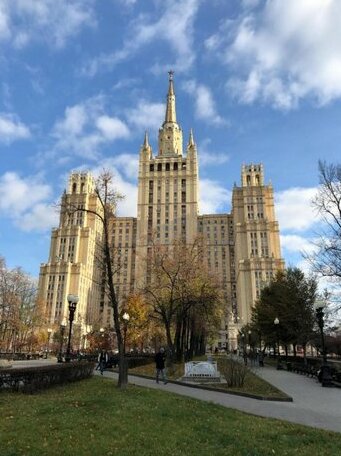 GMApartments in Stalin's Skyscrapper - Photo4