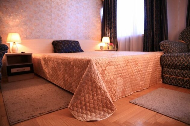Home Slava Red Apart-Hotel - Photo5