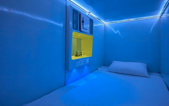 Molotoff Capsule Hotel