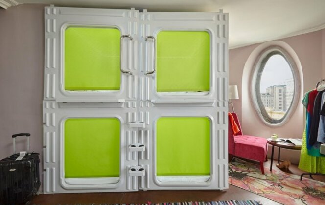 Molotoff Capsule Hotel - Photo4