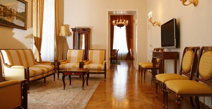 Petroff Palace Hotel - Photo2