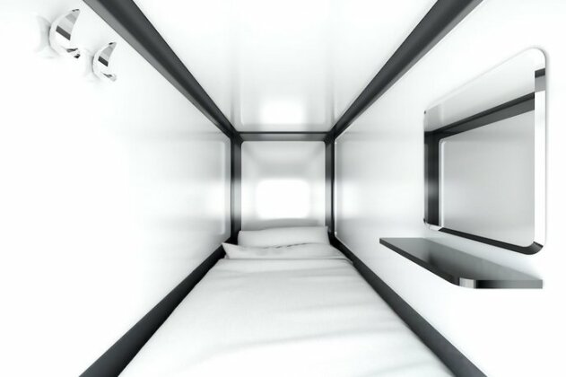 Qube Capsule Hotel - Photo5