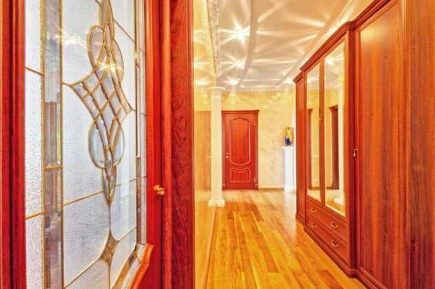Queen Palace Apartments - Photo2