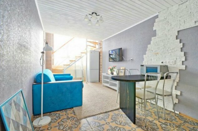 Two-Storey Blue River Apartments - Photo3
