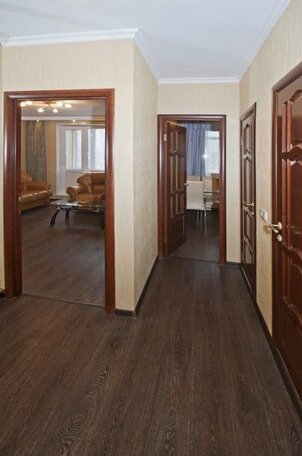 U Metro Ploschad Ilicha Apartaments - Photo2