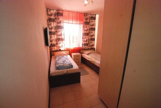 Tihij Dvorik Mini-hotel - Photo3