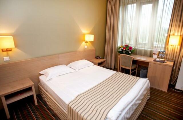 Skyport Hotel - Photo5
