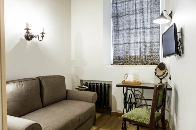 Brick Walls Hotel - Photo4