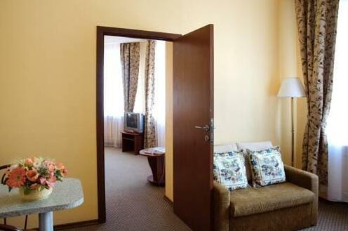 Cronwell Nika Center - Photo3