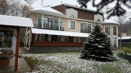 Country House in Zhukovka