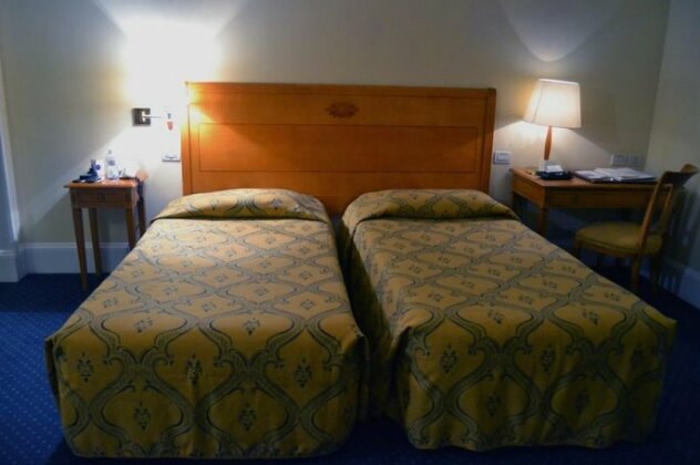 Triumph Plus Hotel - Photo3