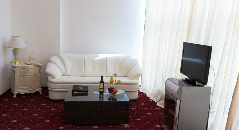 Golden Hotel - Photo4