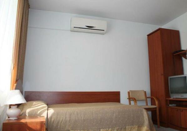 Hotel on M5 - Photo4
