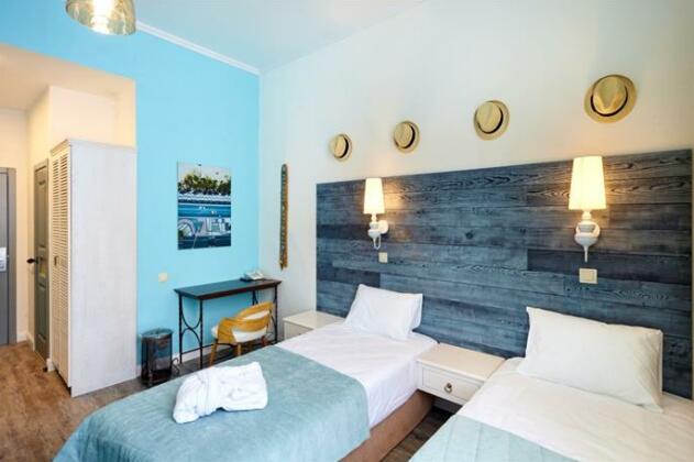Mama Leone Hotel