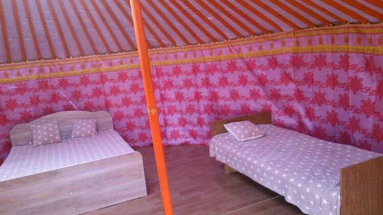 Yurt camping - Photo4