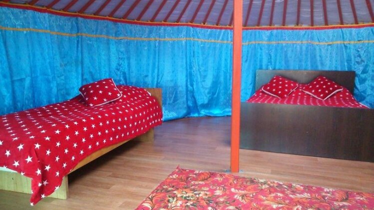 Yurt camping - Photo5