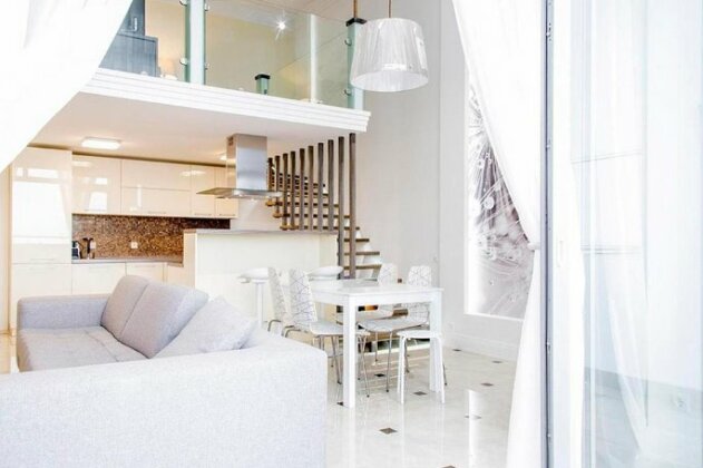 Luxury Apartment in Ideal House - Photo2