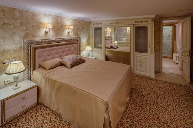 Brullov Mansion - Photo4
