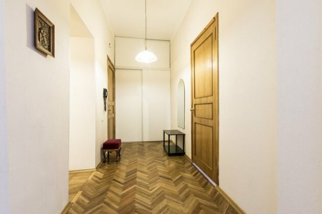 In The Palace Square Apartments - Photo2