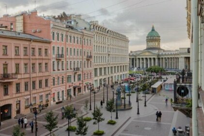 LUX-Apartment on Nevsky avenue 22-24 in front of Kazan Cathedral