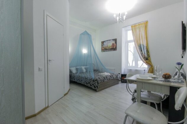 Studio apartment on 13 Liniya - Photo3