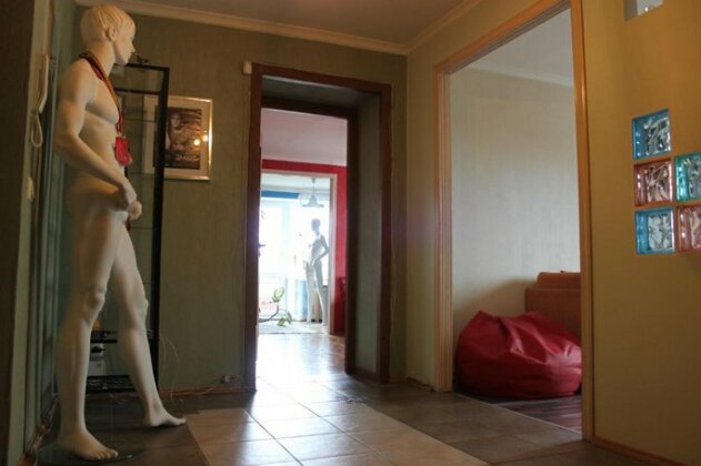 Studio apartment with mannequins - Photo4